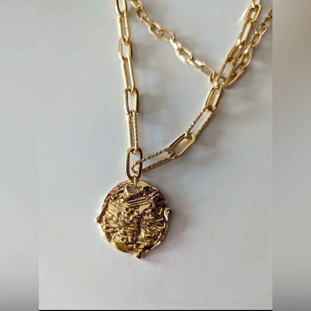 A New Day Chain Link Textured Circle medallion Goldtone 16” w/ 2” extender NWT - Picture 2 of 6